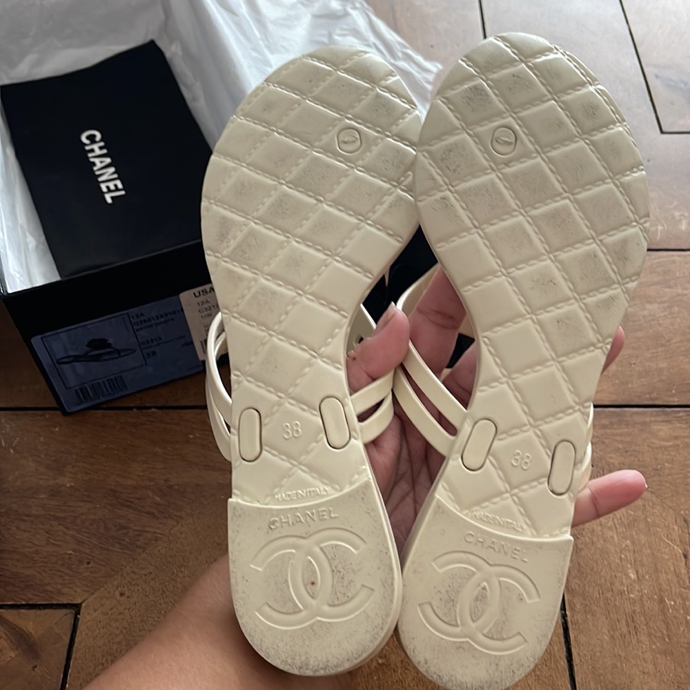 Chanel Dark white and black Camellia jelly thong sandals size 38 - Picture 4 of 9